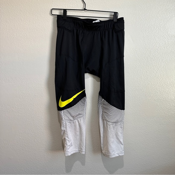Nike Football Dri Fit Compression Shorts Size Large - Picture 1 of 10
